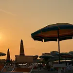 Sunny Flat With Terrace - Beahost Апартаменти