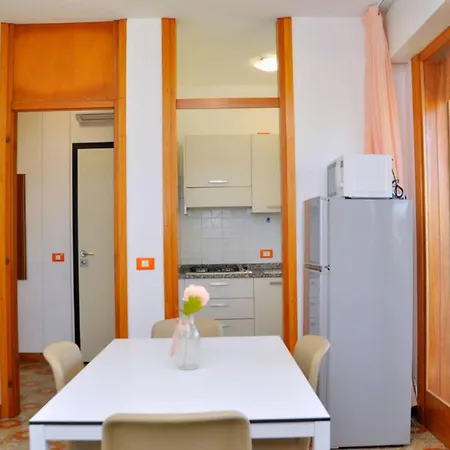 Sunny Flat With Terrace - Beahost Апартаменти Бібіоне