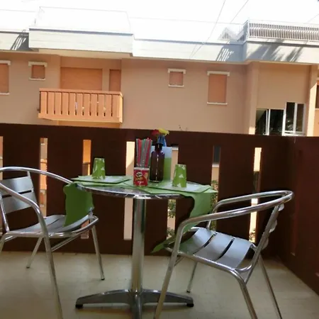 아파트 Sunny Flat With Terrace - Beahost *